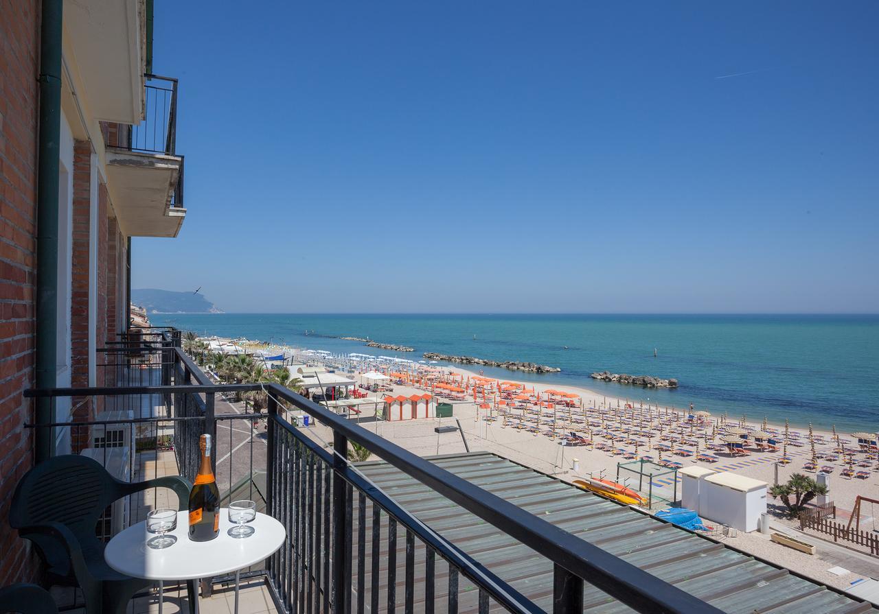 Hotel Bianchi Nicola Porto Recanati Eksteriør billede