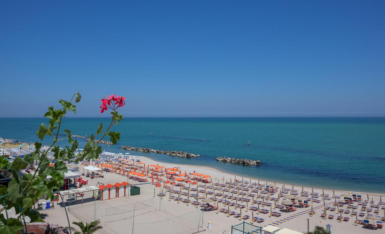 Hotel Bianchi Nicola Porto Recanati Eksteriør billede